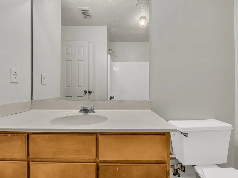 1301 Louisville St — Photo 15