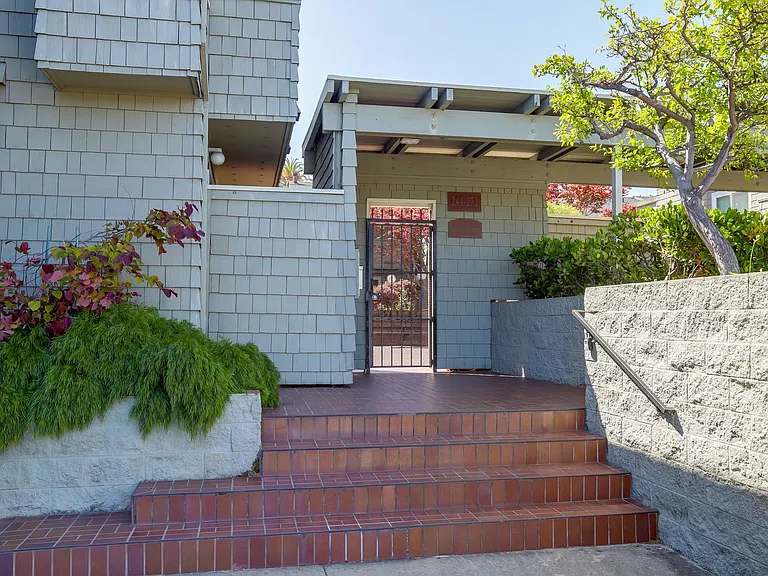 256 State St #9 — Photo 36