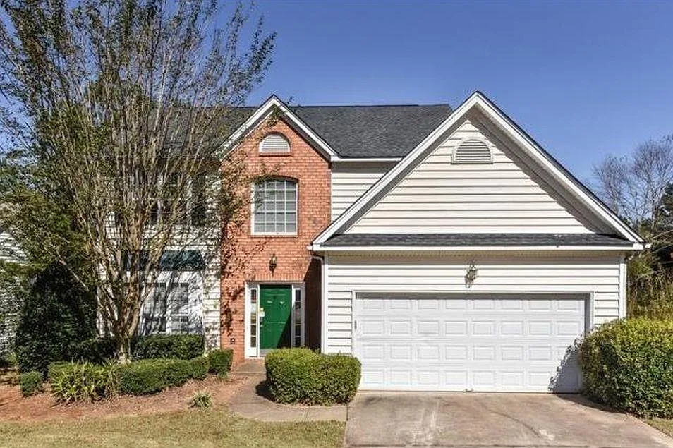 4 bed, 2.5 bath, 2250 sqft, $2,100 — Photo 1