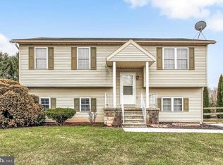 8 Ash Dr, Littlestown, PA 17340