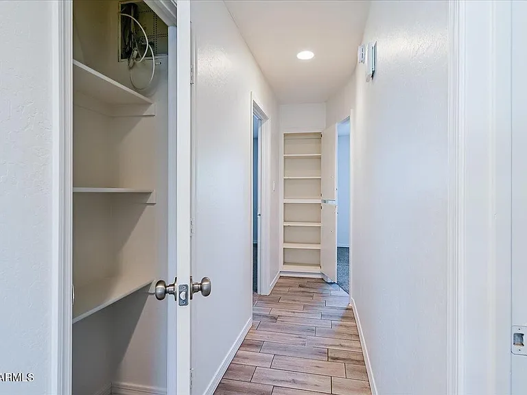 536 N Cheri Lynn Dr — Photo 24
