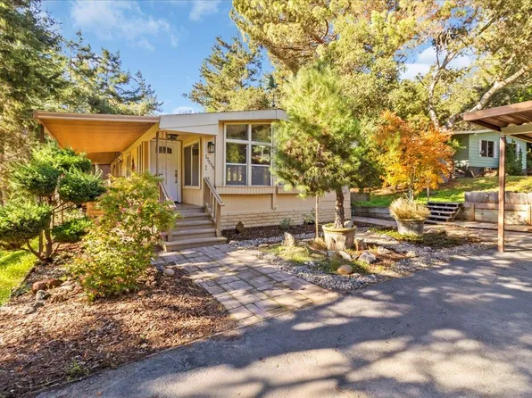 17595 Pond Derosa Ln #24, Salinas, CA 93907