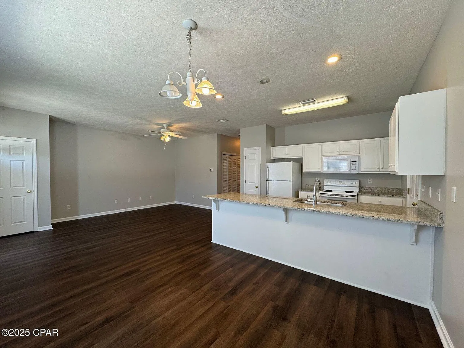 2 bed, 1025 sqft, $1,300 — Photo 3