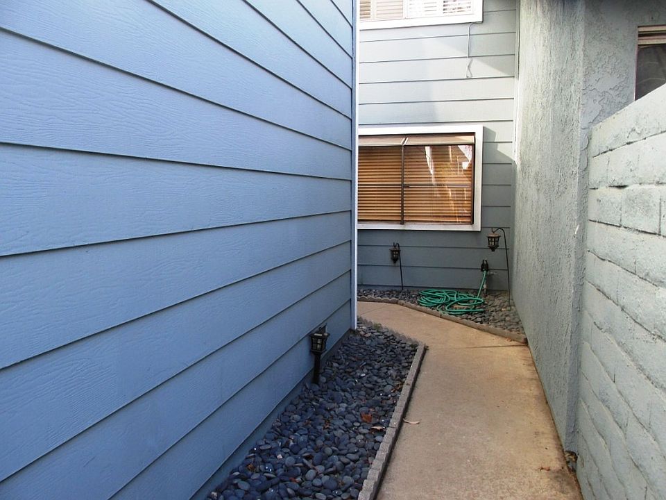 1st image of 1832 Molokai St
