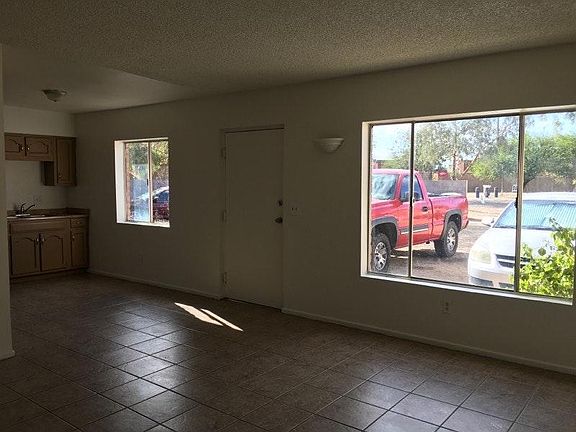 3rd image of 1737 S Bristol Ave