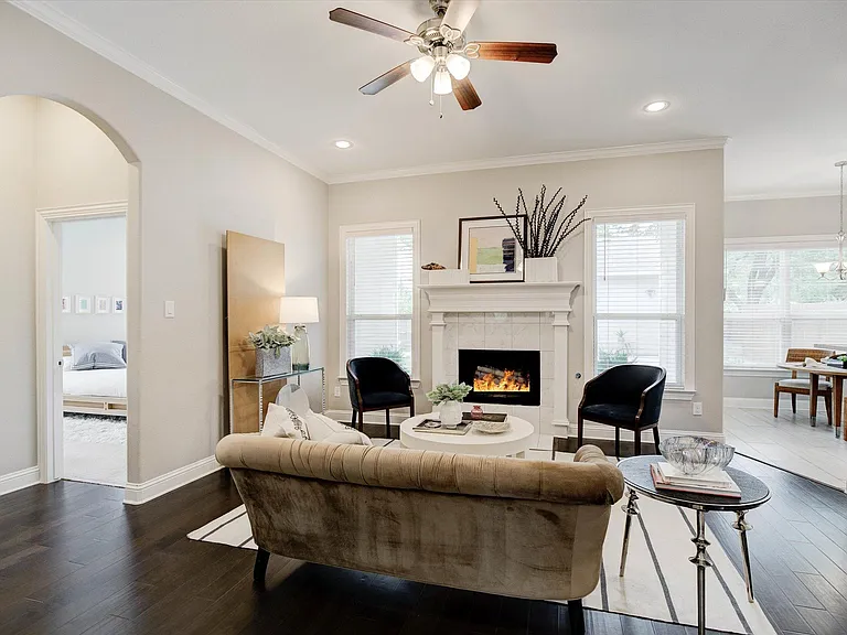 2700 Gladstone Dr — Photo 11