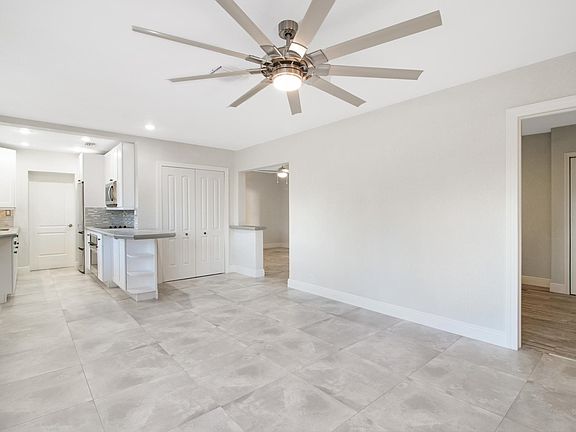 5th image of 105 SE 14th Pl