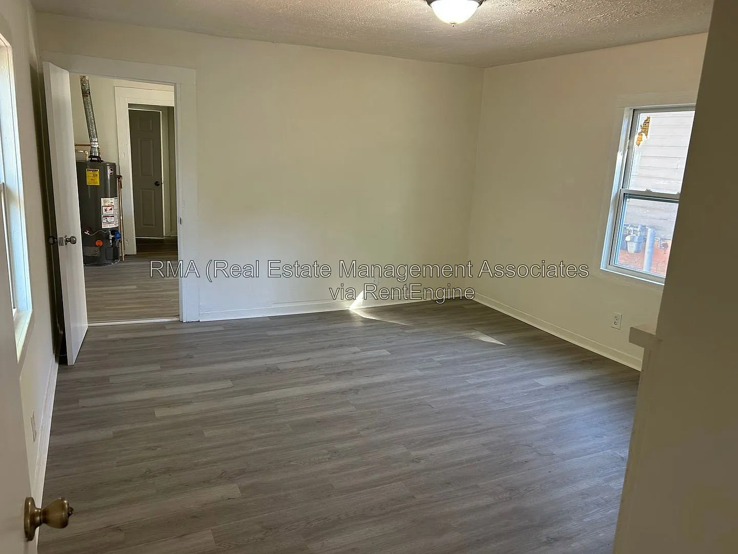 2 bed, 1.0 bath, 868 sqft, $1,050 — Photo 3