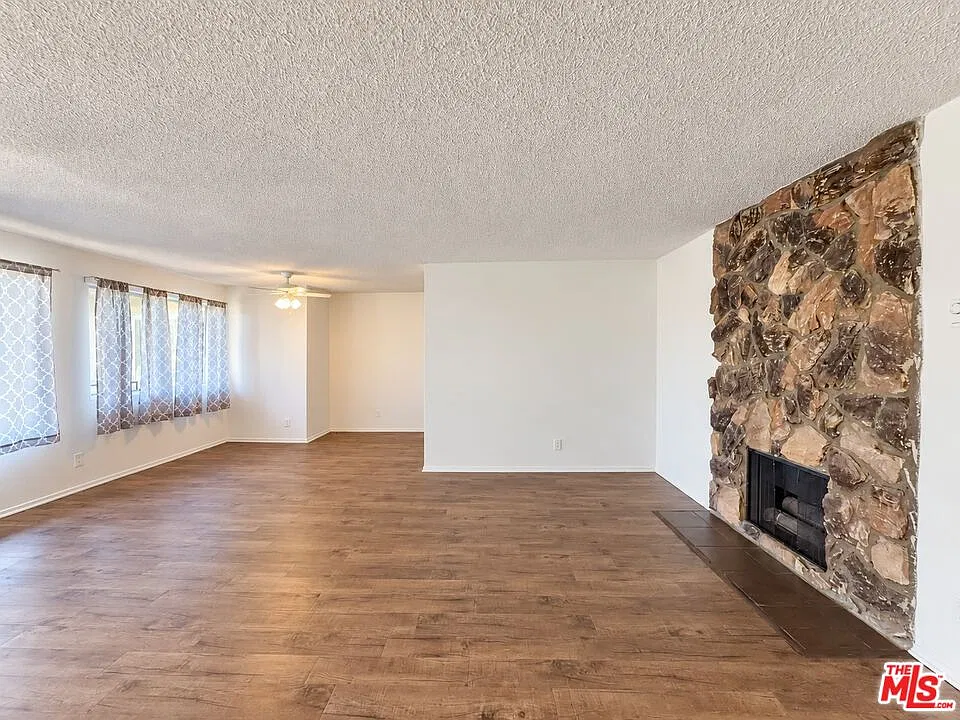 2 bed, 2.0 bath, 1000 sqft, $2,950 — Photo 4