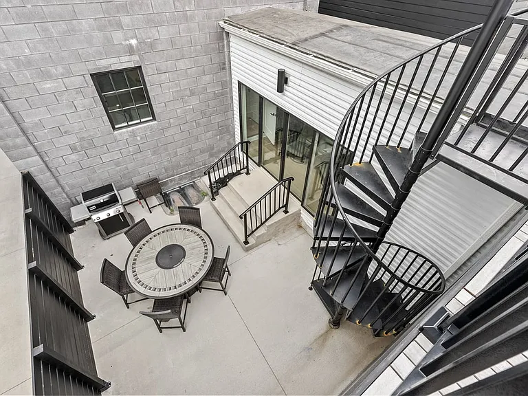 287 E Greenwood Ave — Photo 5