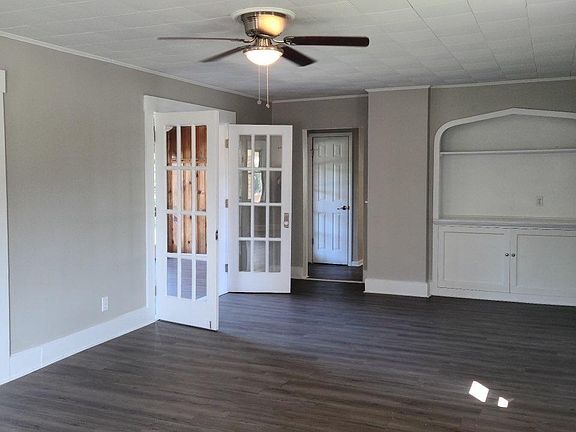 4th image of 3111 Grand Ave