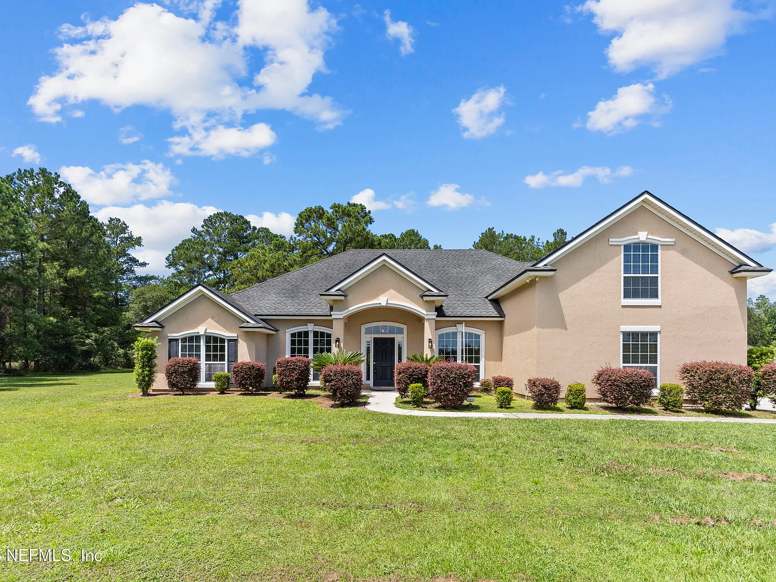 4 bed, 4.0 bath, 2528 sqft, $3,200 — Photo 1