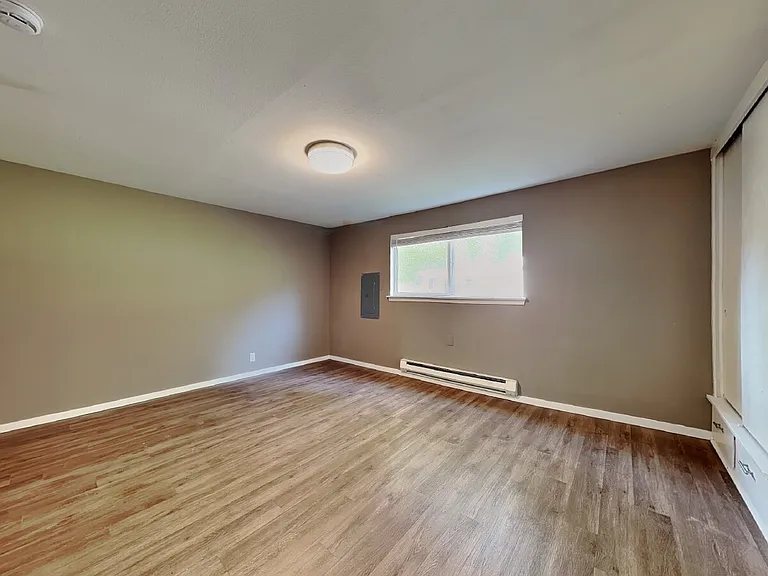 102 Summit Ave N #8 — Photo 3