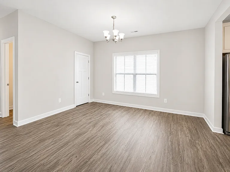 2204 Engle Ave — Photo 6