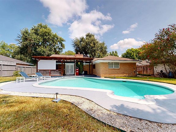 2nd image of 22727 Merrymount Dr
