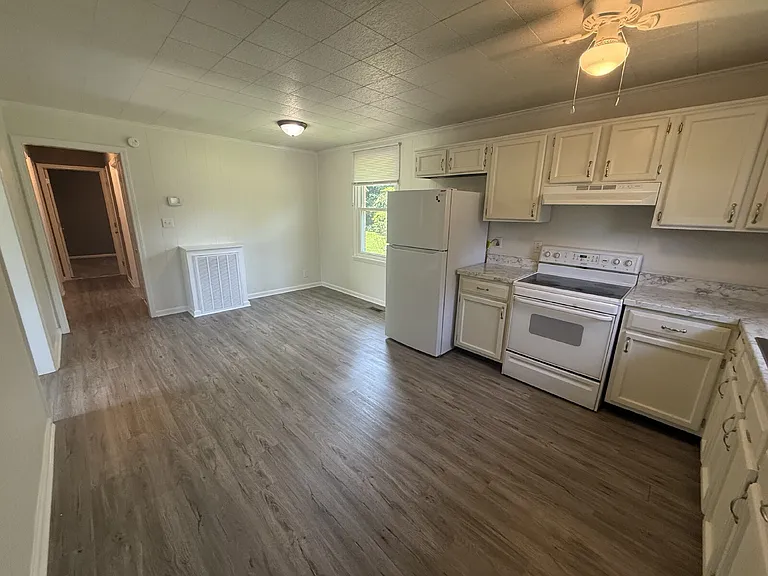 1318 Courtney Dr — Photo 8