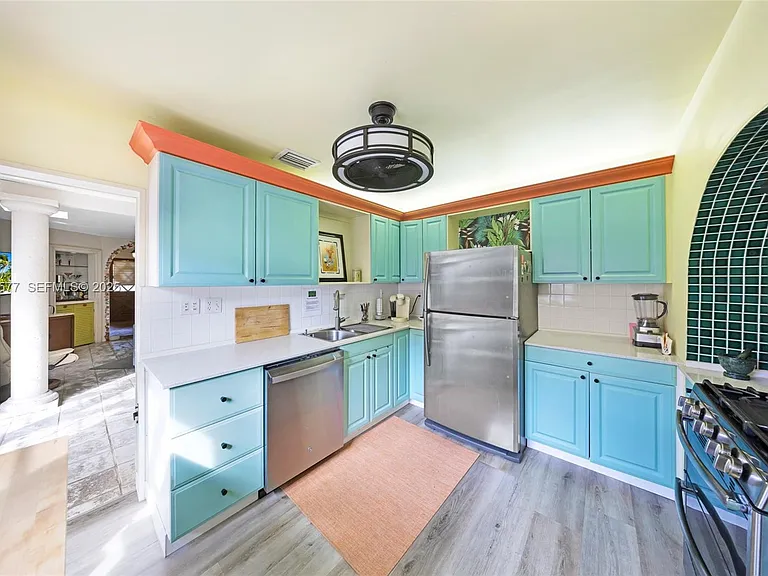 1840 Tigertail Ave — Photo 23