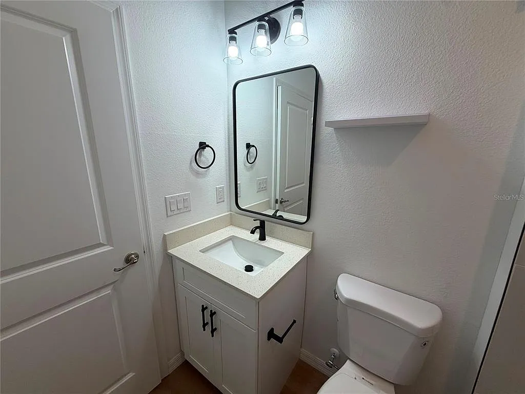 3 bed, 2.0 bath, 1472 sqft, $1,999 — Photo 4