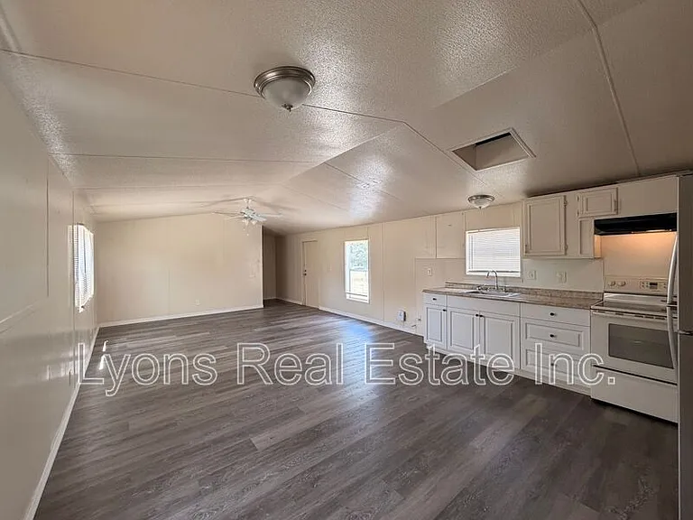 8409 Grady Dr — Photo 11