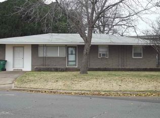 200 Mockingbird Ln, Burkburnett, TX 76354