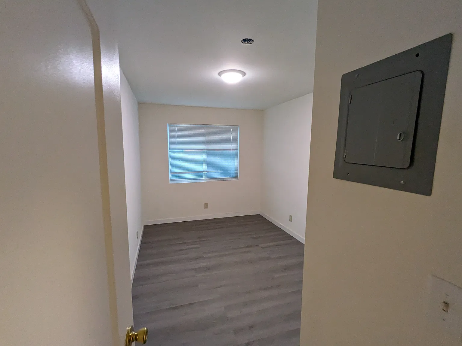 9848 Macarthur Blvd — Photo 4