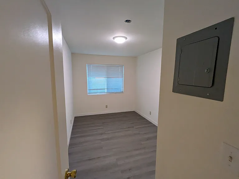 9848 Macarthur Blvd #C — Photo 9
