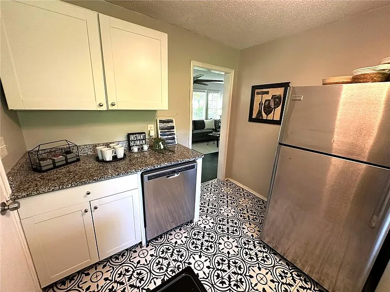 1900 Meadow Ln #1900 — Photo 8