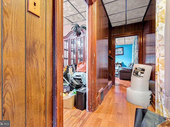 3rd image of 6 Walnut St