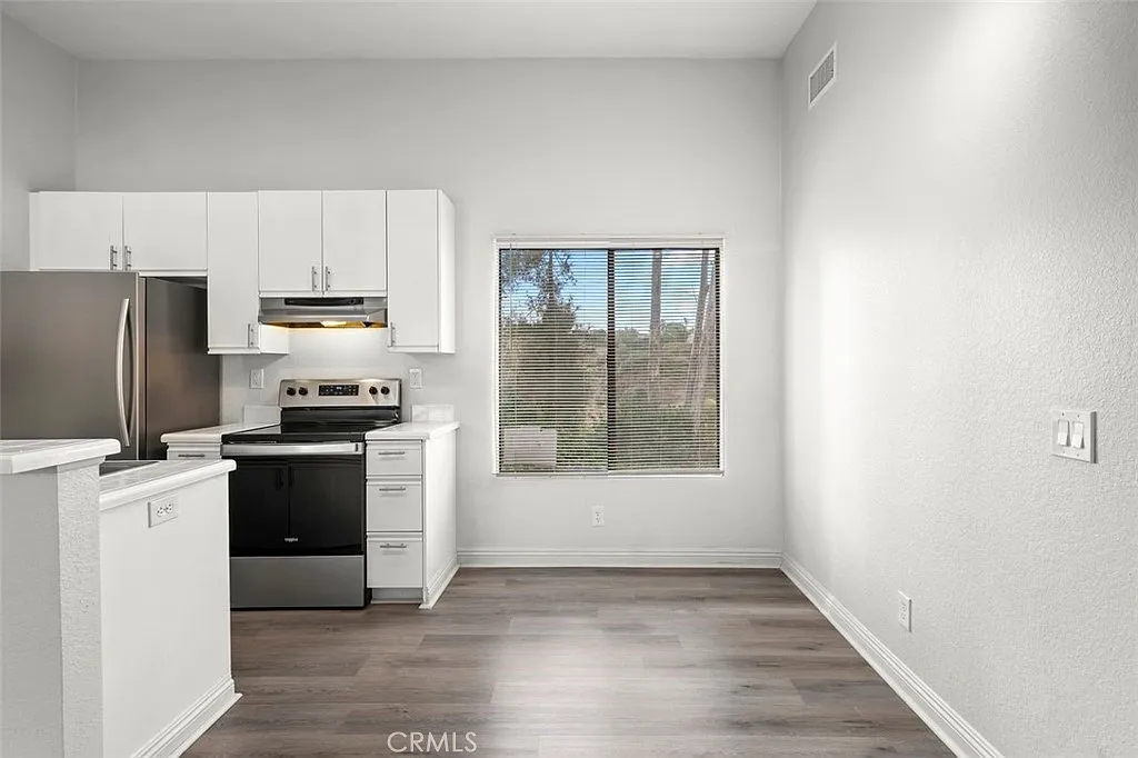 2 bed, 915 sqft, $2,950 — Photo 3
