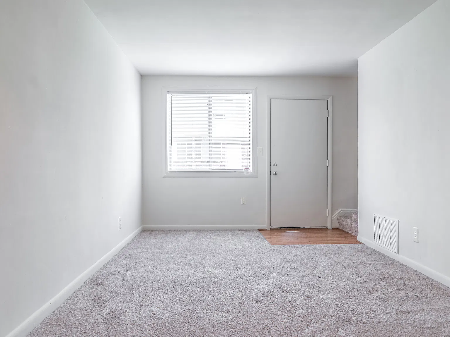 2 bed, 650 sqft, $1,279 — Photo 2