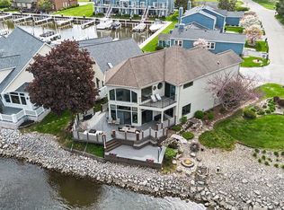 2309 Riverside Pointe Dr, Saint Joseph, MI 49085