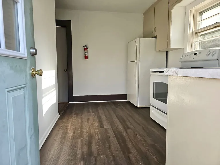 646 Woodland St SW #C — Photo 11