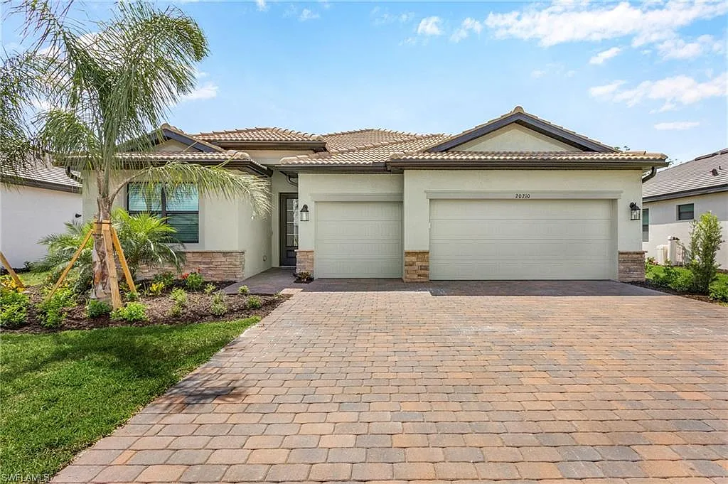 4 bed, 3.0 bath, 2267 sqft, $3,995 — Photo 2
