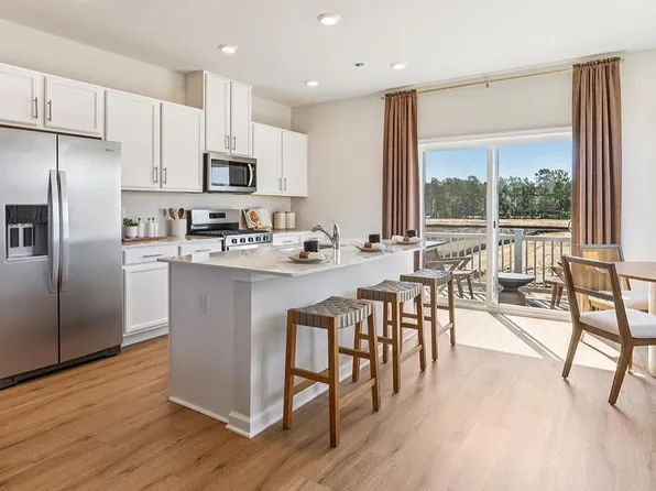 30 Forest Park Dr, Waretown, NJ 08758