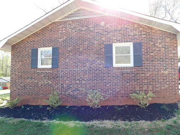 4th image of 710 Dogwood Ln