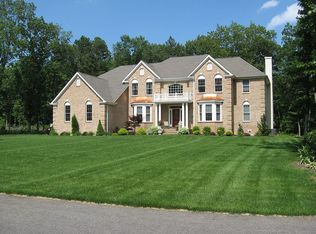 2 Rodeo Ct, Howell, NJ 07731