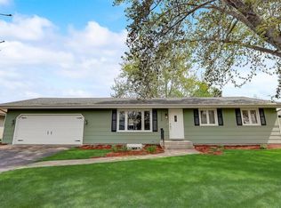 9372 Valley Forge Ln N, Maple Grove, MN 55369