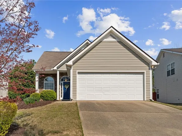 303 Providence Rd, Dallas, GA 30157