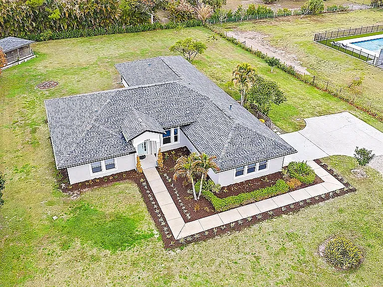 5 bed, 2596 sqft, $7,500 — Photo 4