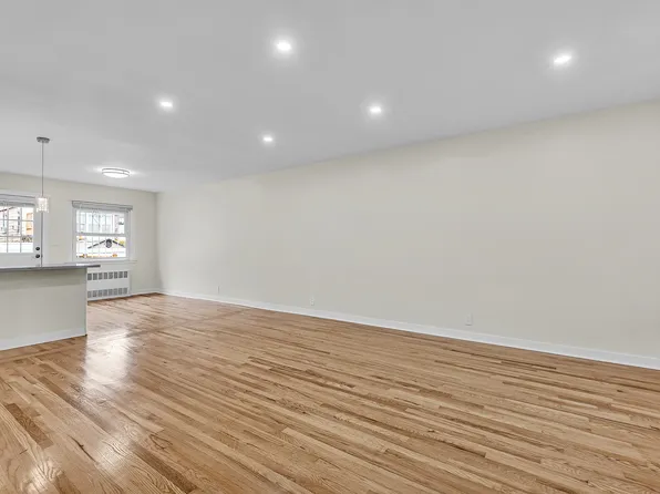 2709 Tenbroeck Avenue image 2 of 31