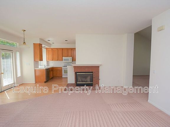 5th image of 553 Timberwood Ave