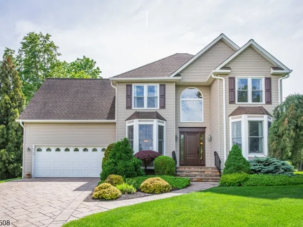 2 Jolie Ct, Boonton Town, NJ 07005