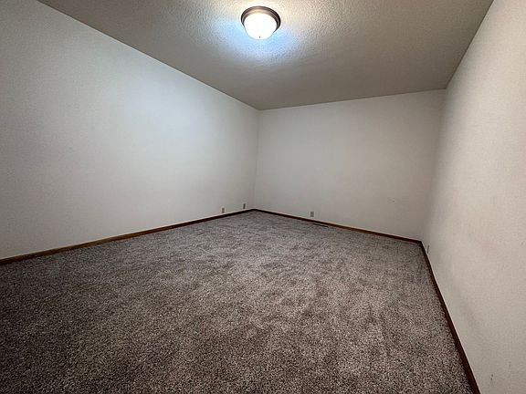 4th image of 2540 Edgewood Dr #4