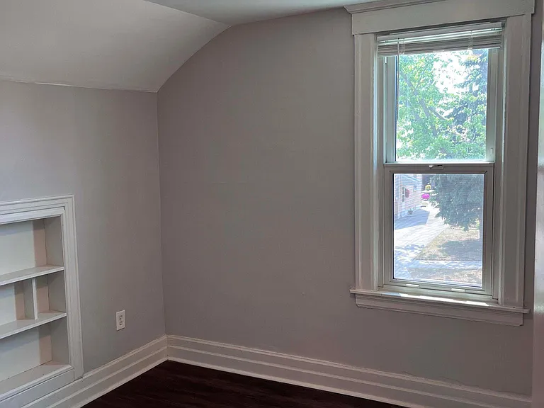 3051 Queen St — Photo 11