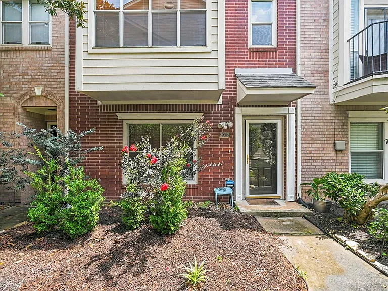 2913 Crawford St — Photo 1