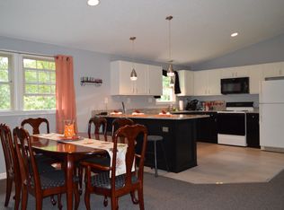 8 Buckingham Dr, Southwick, MA 01077