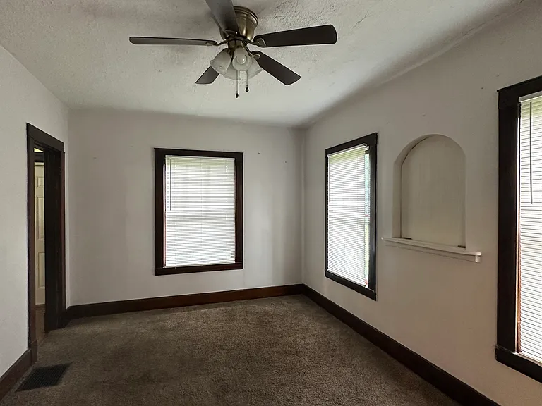 2916 S 4th St — Photo 16
