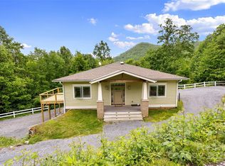 9 Gazebo Trl, Clyde, NC 28721