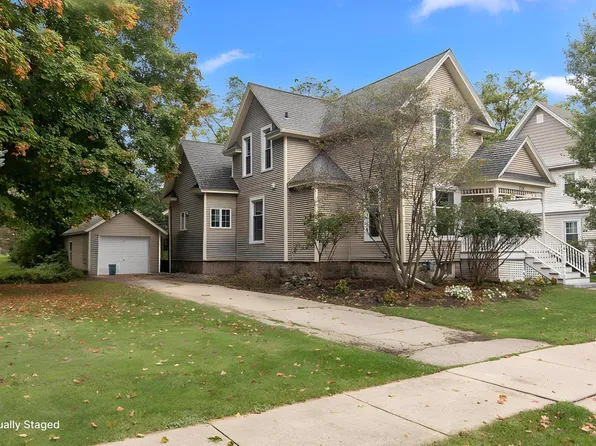 214 Randall PLACE, Elkhorn, WI 53121