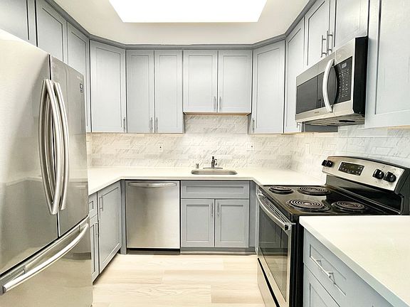 5th image of 438 N El Camino Real #203
